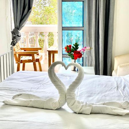 Comfortable Private Rooms In Compound Housing ドバイ エクステリア 写真