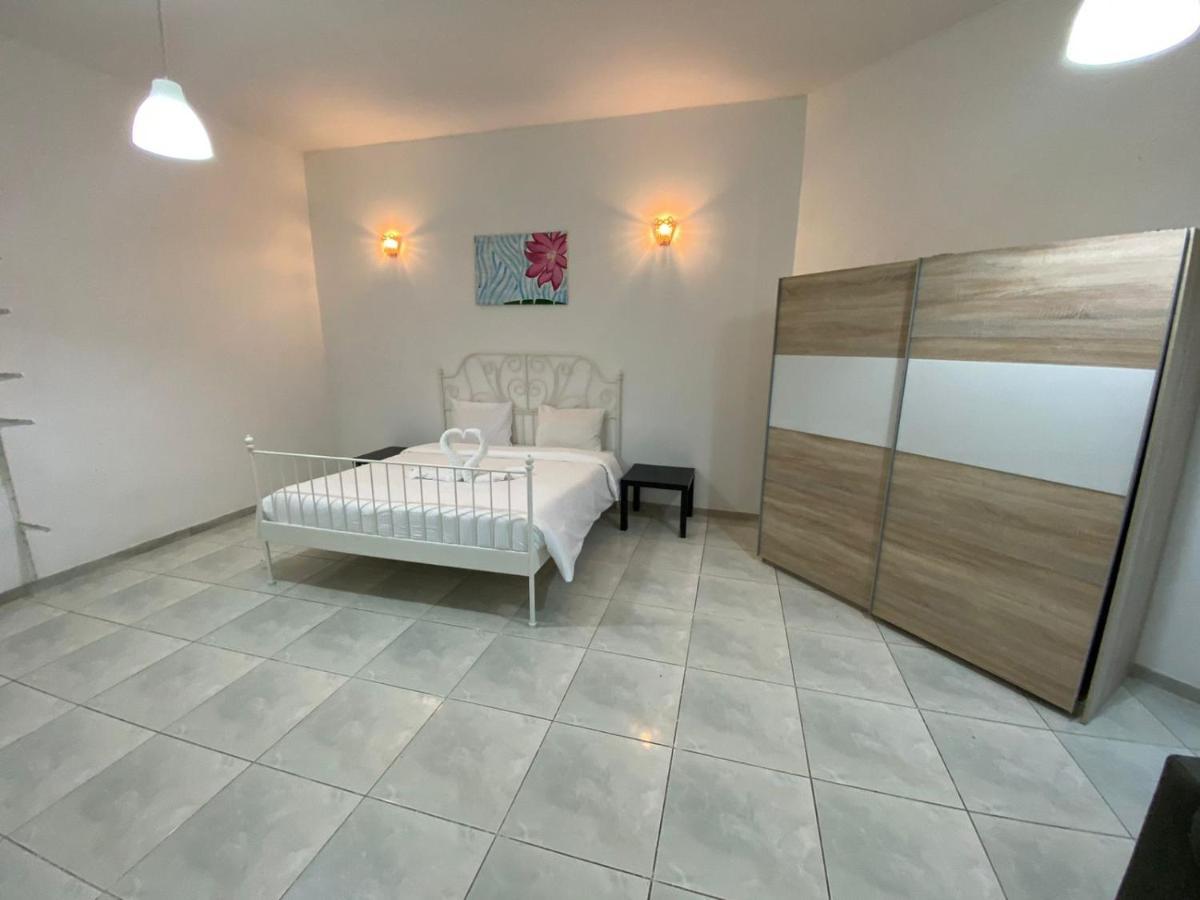 Comfortable Private Rooms In Compound Housing ドバイ エクステリア 写真