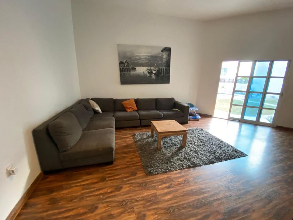 Comfortable Private Rooms In Compound Housing ドバイ エクステリア 写真