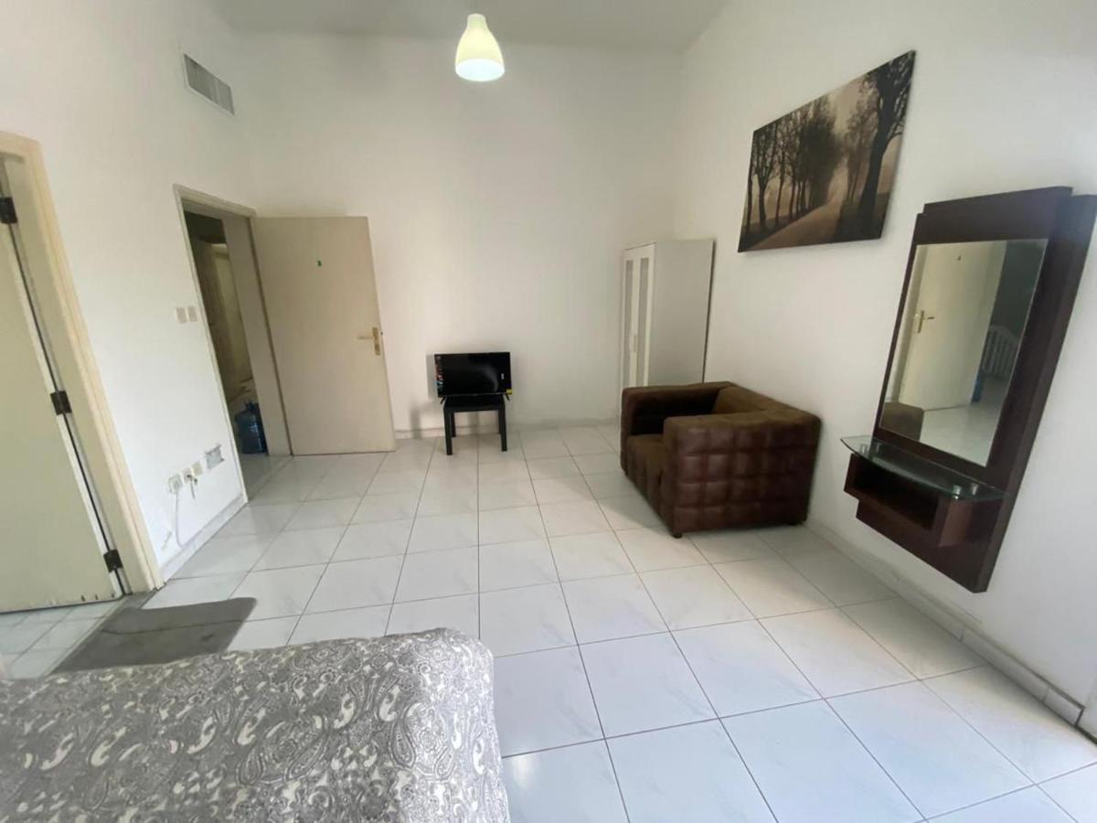 Comfortable Private Rooms In Compound Housing ドバイ エクステリア 写真