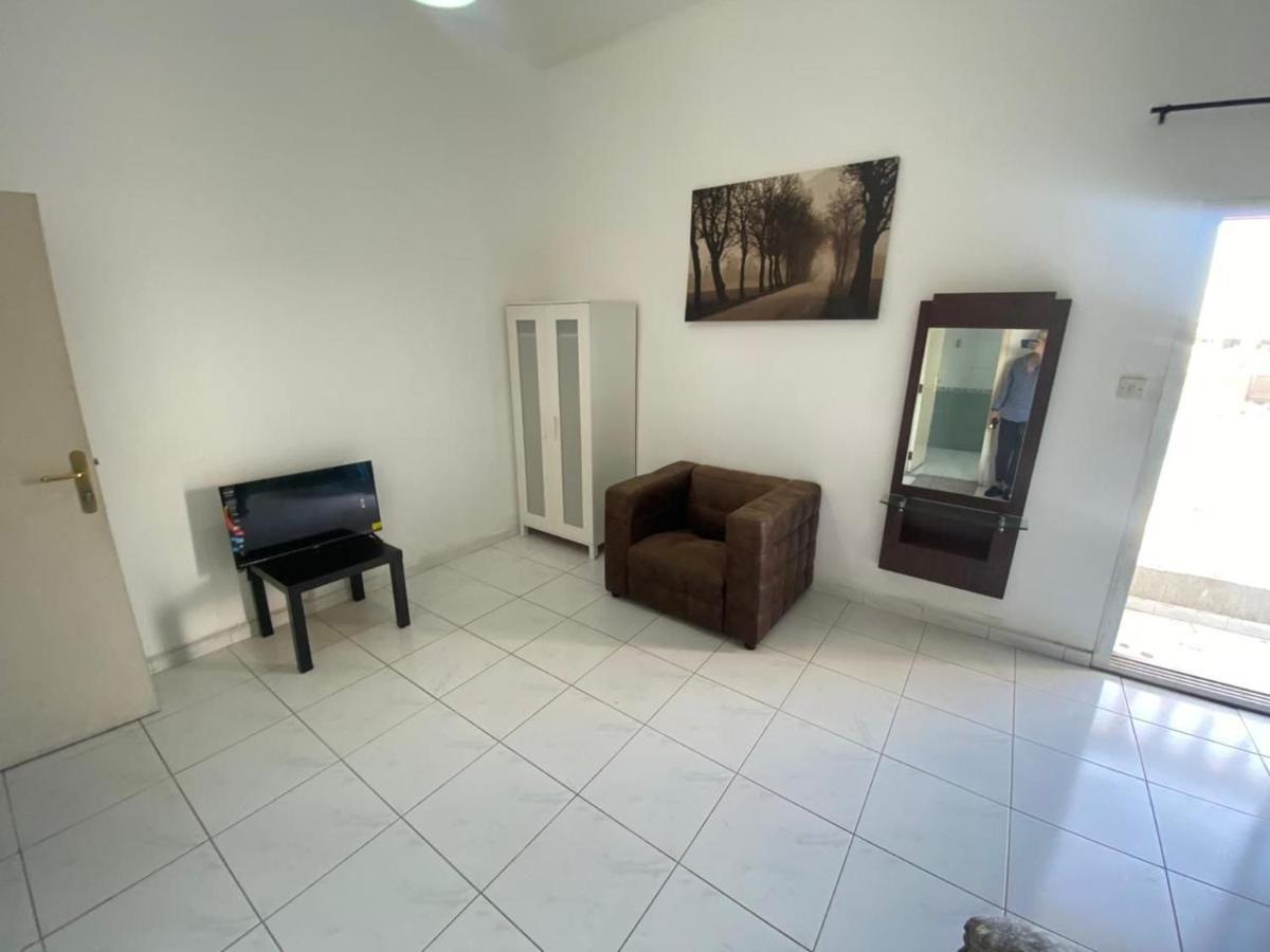 Comfortable Private Rooms In Compound Housing ドバイ エクステリア 写真
