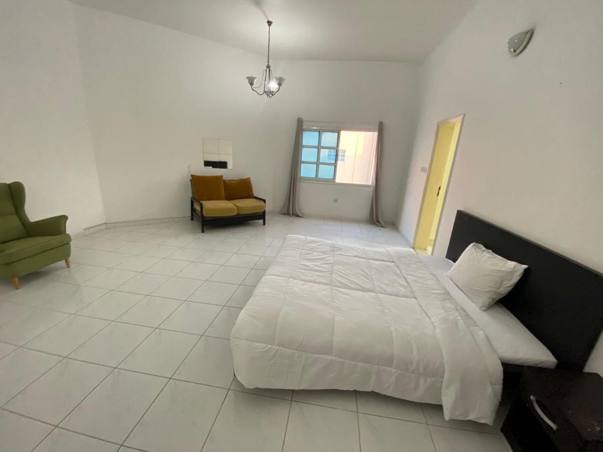 Comfortable Private Rooms In Compound Housing ドバイ エクステリア 写真