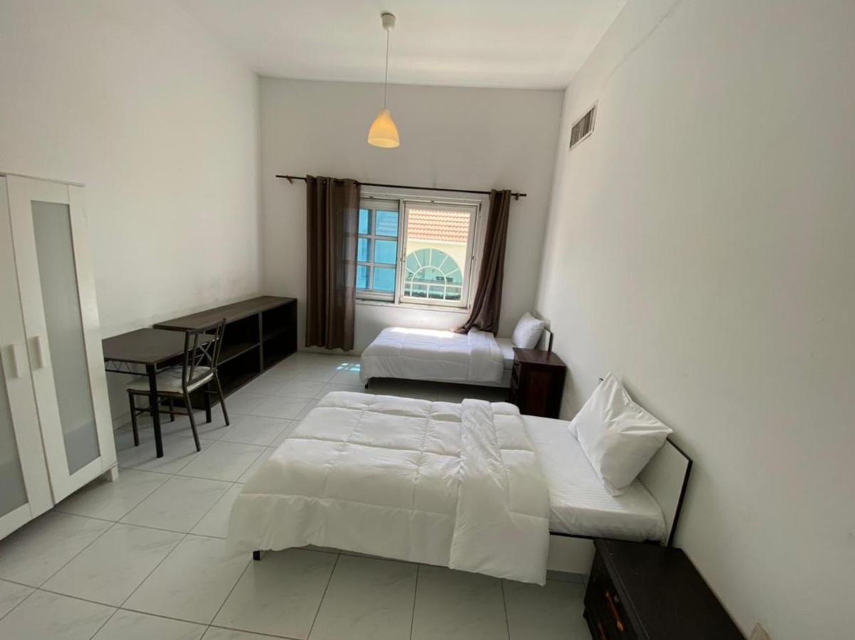 Comfortable Private Rooms In Compound Housing ドバイ エクステリア 写真