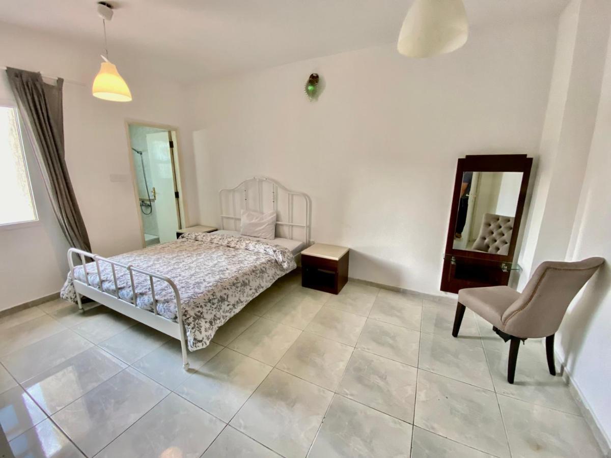 Comfortable Private Rooms In Compound Housing ドバイ エクステリア 写真