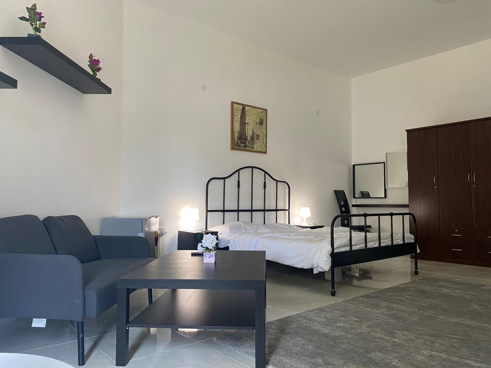 Comfortable Private Rooms In Compound Housing ドバイ エクステリア 写真