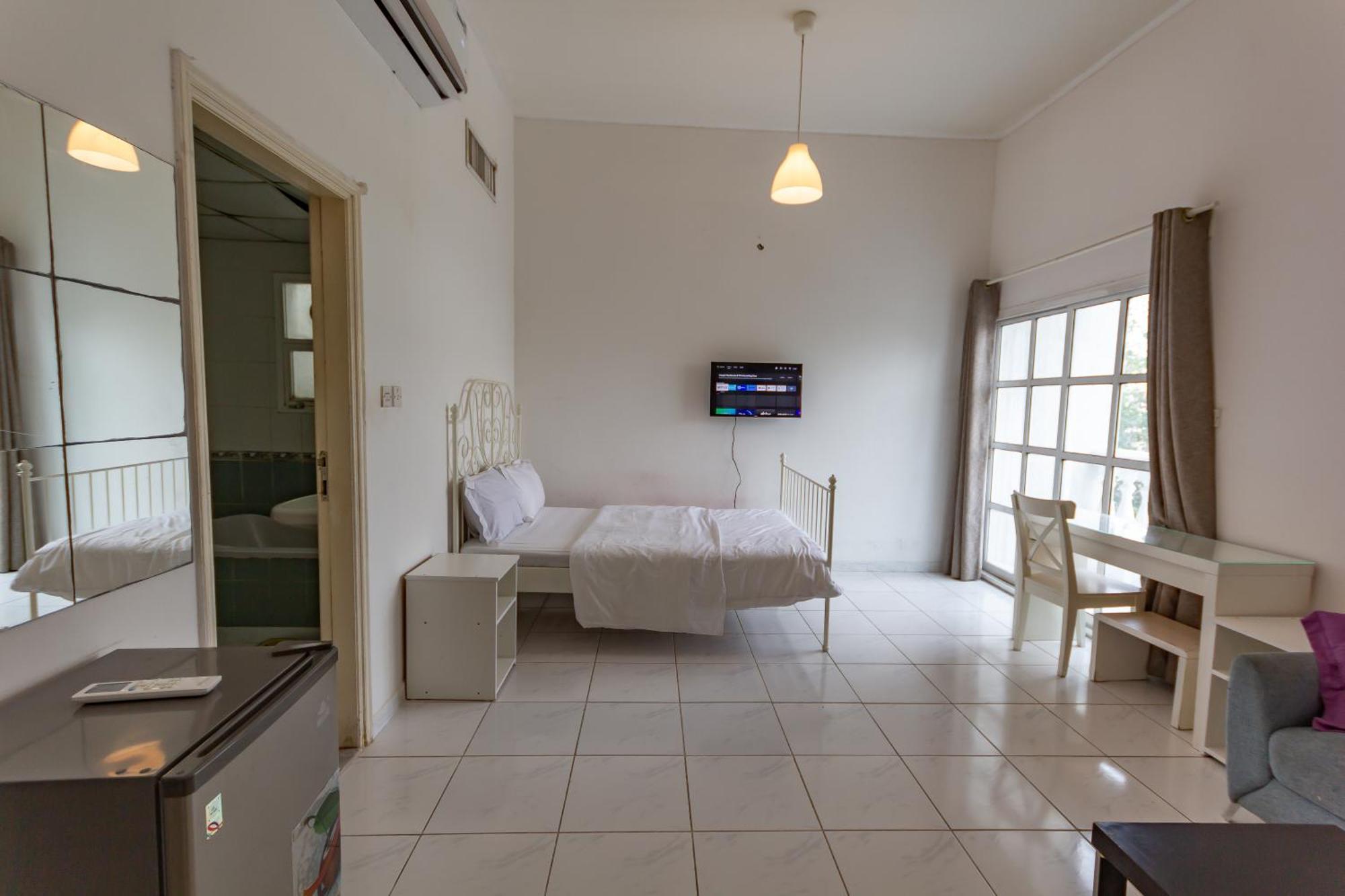 Comfortable Private Rooms In Compound Housing ドバイ エクステリア 写真