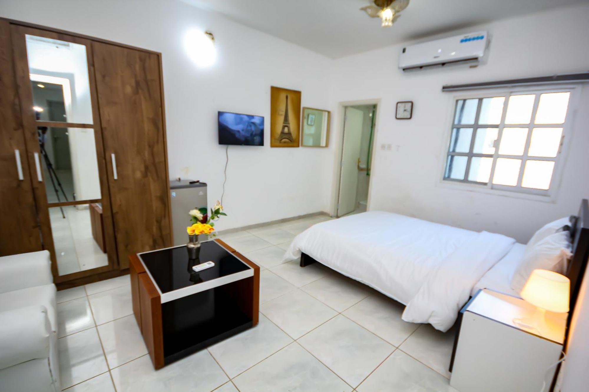 Comfortable Private Rooms In Compound Housing ドバイ エクステリア 写真
