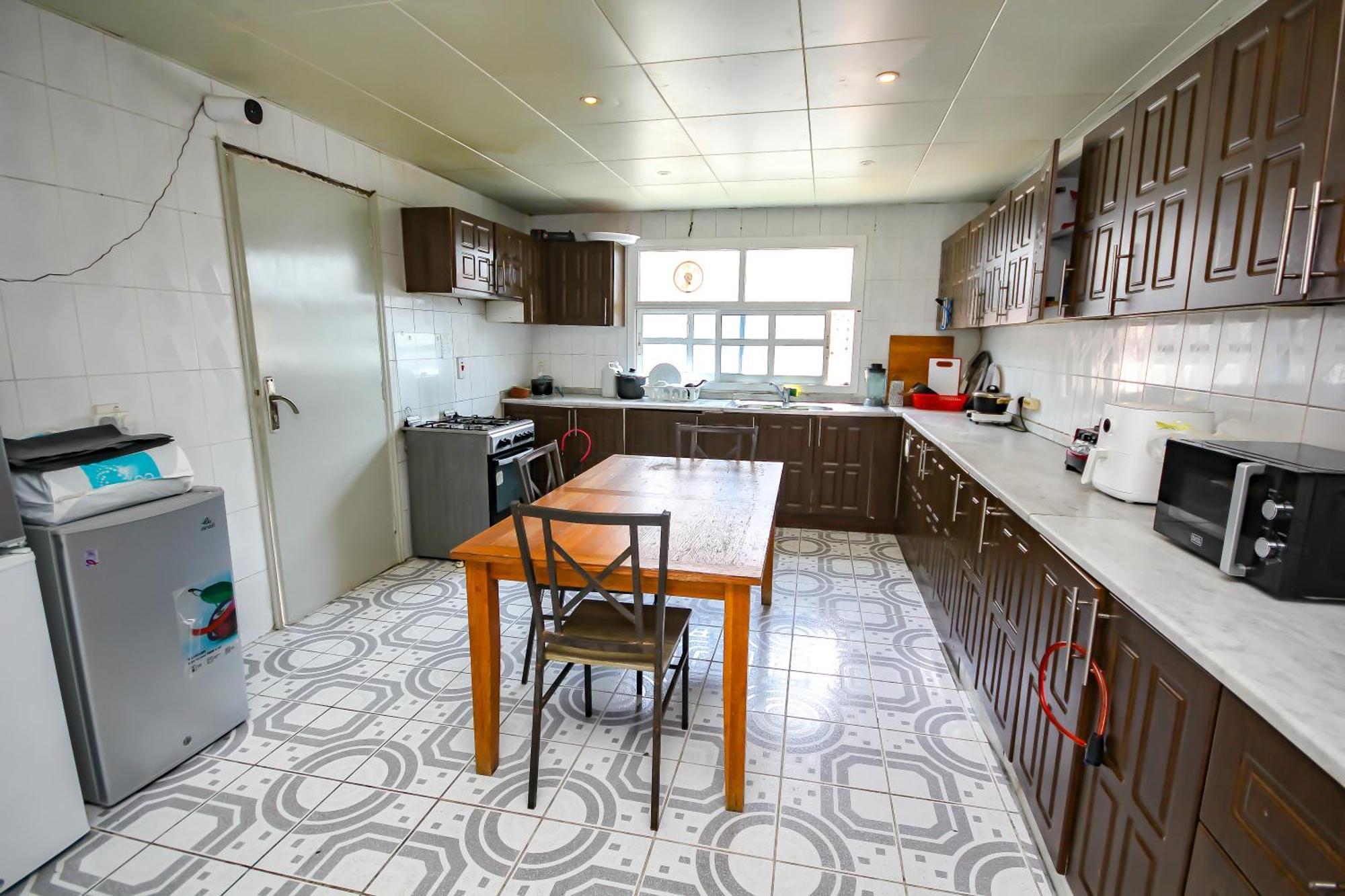 Comfortable Private Rooms In Compound Housing ドバイ エクステリア 写真